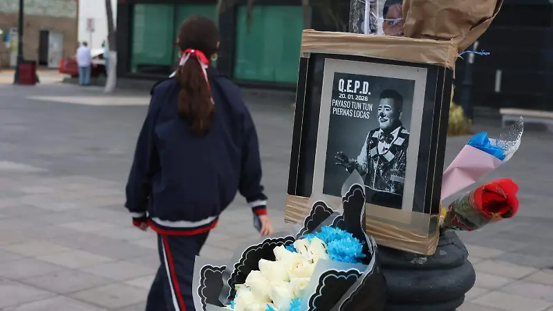 Payaso ofrenda en malecon